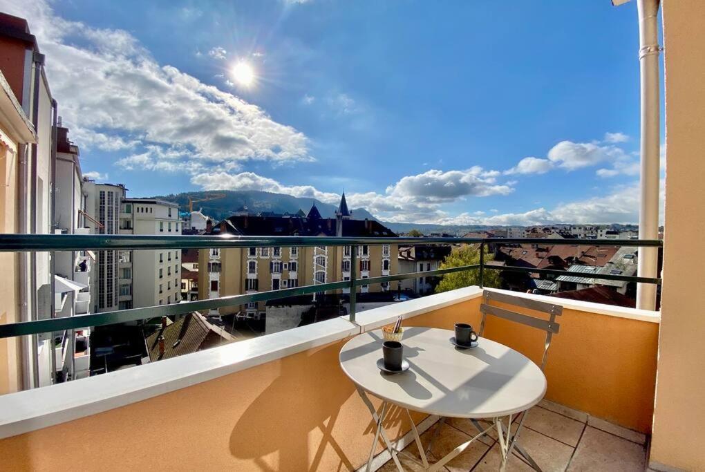 Toit-Terrasse Traversant Plein Centre 100M Du Lac Appartement Annecy Buitenkant foto